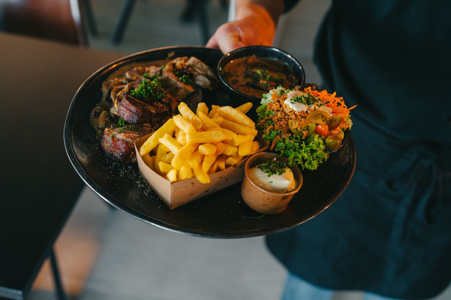 Frietjes met bijgerechten